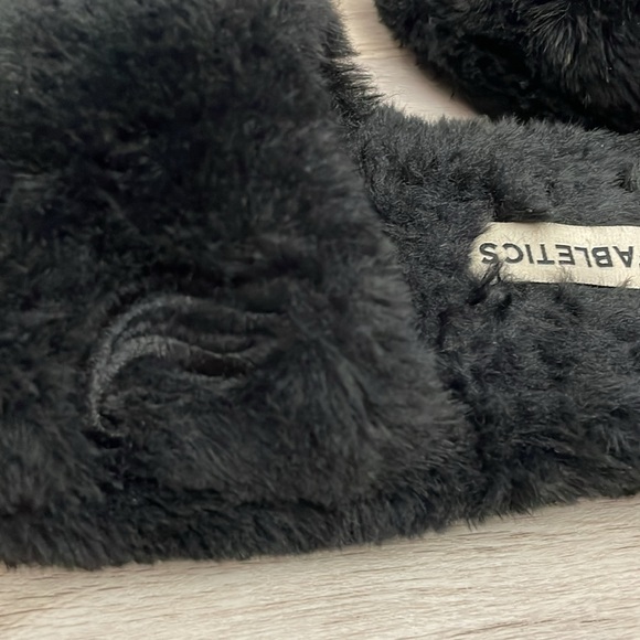 Fabletics Black Faux Fur Padded Slipper Slides Size 8 - Picture 2 of 11